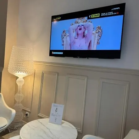 Little Regina Παρίσι