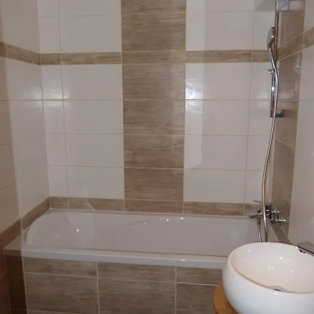 Little Regina Szálloda